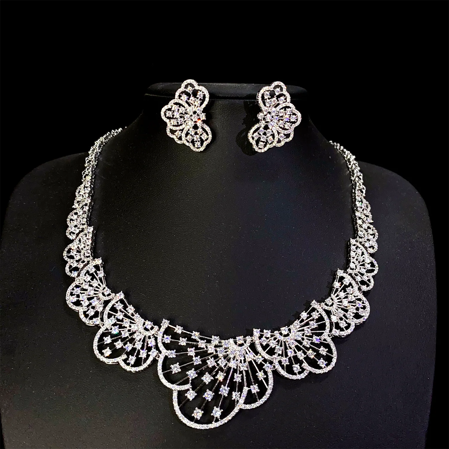

New Dress Accessories 2 Pieces Set Scalloped Star Sparkling Ladies Jewellery Necklace Earrings Prom Gift Party Bridal M-433