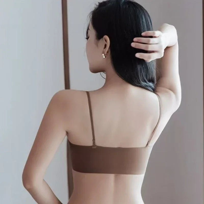 フロント閉鎖ブラジャー女性のシームレスなストラップレスのセクシーな下着女性厚いプッシュアップブラジャー目に見えないソフトランジェリー