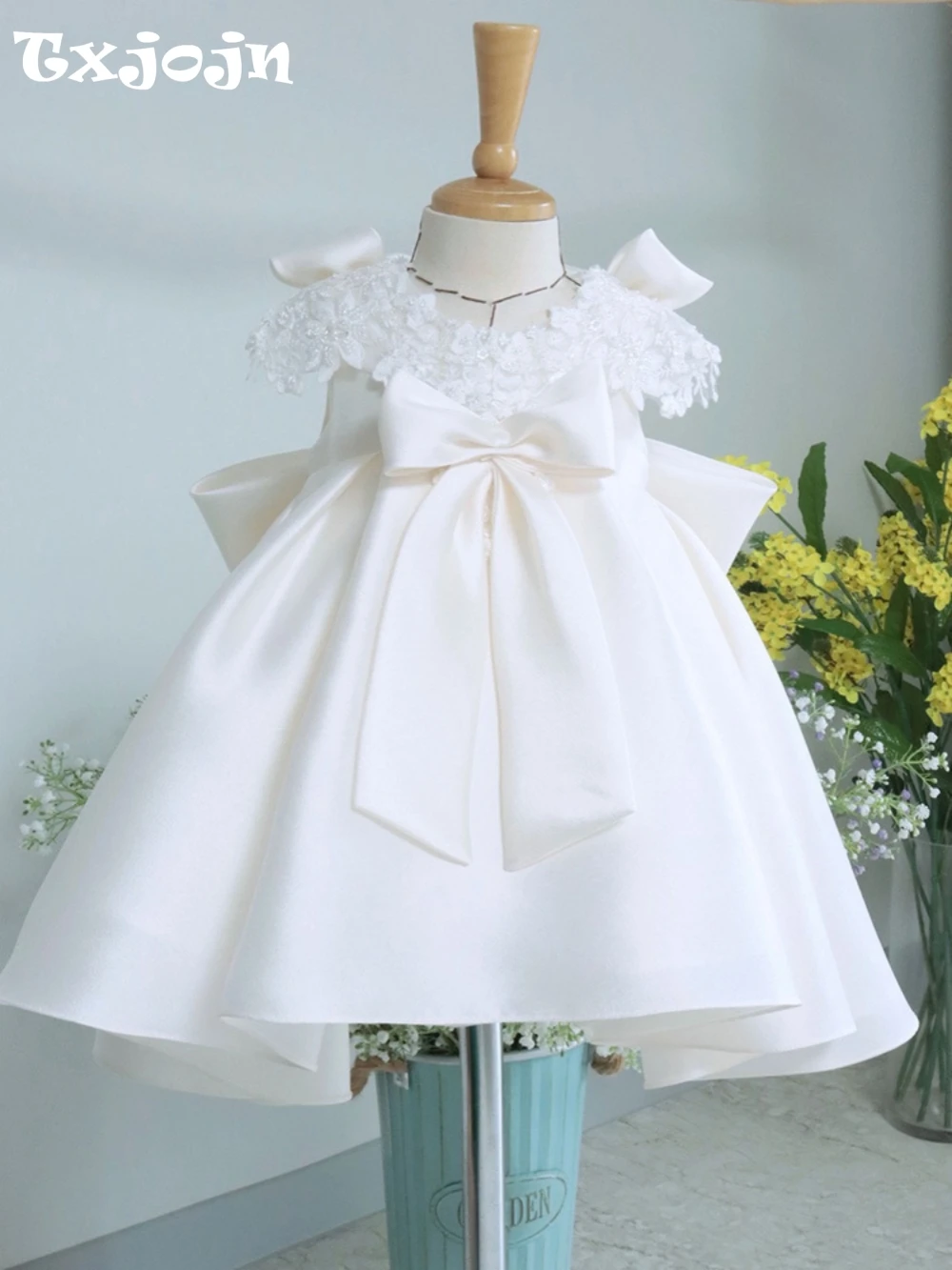 Graceful White Bow Flower Girls Dresses For Wedding Customized O-neck Short Sleeve Princess Gown Piano Performance Customized