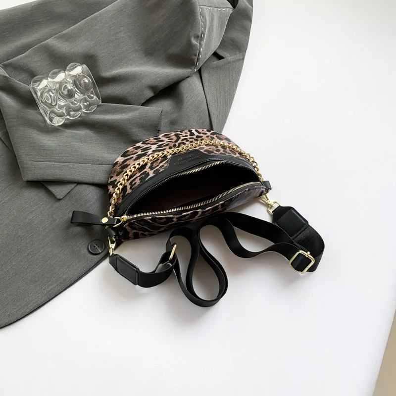 Leopard print Women Chest Bag Top Quality Leather Shoulder Crossbody Bag Ladies Fashion Waist Pack Half Moon Belt Bag Fanny Pack