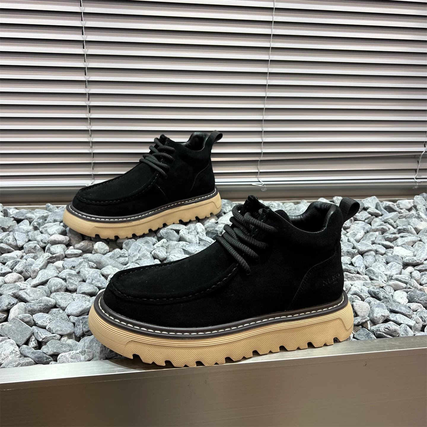 Thick Sole Outdoor Pu Leather  - Men'S Shoes New Balance ulasan dan harga