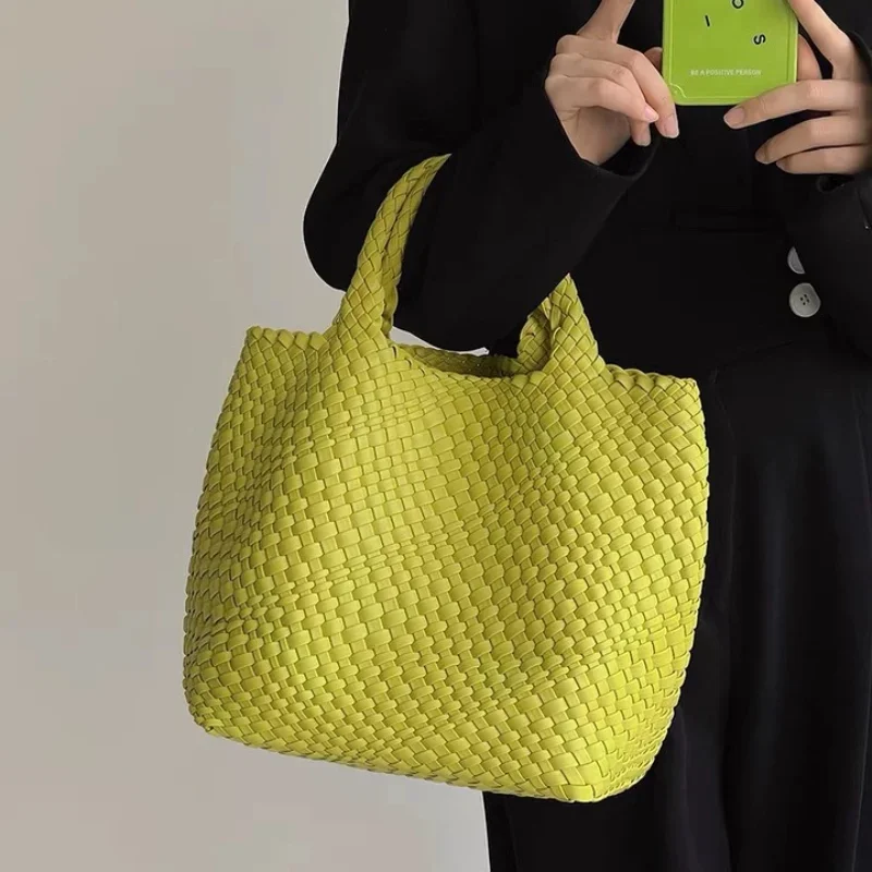 Bolso de mano de cuero suave para mujer, bolsa tejida hecha a mano, de gran capacidad, con textura Premium