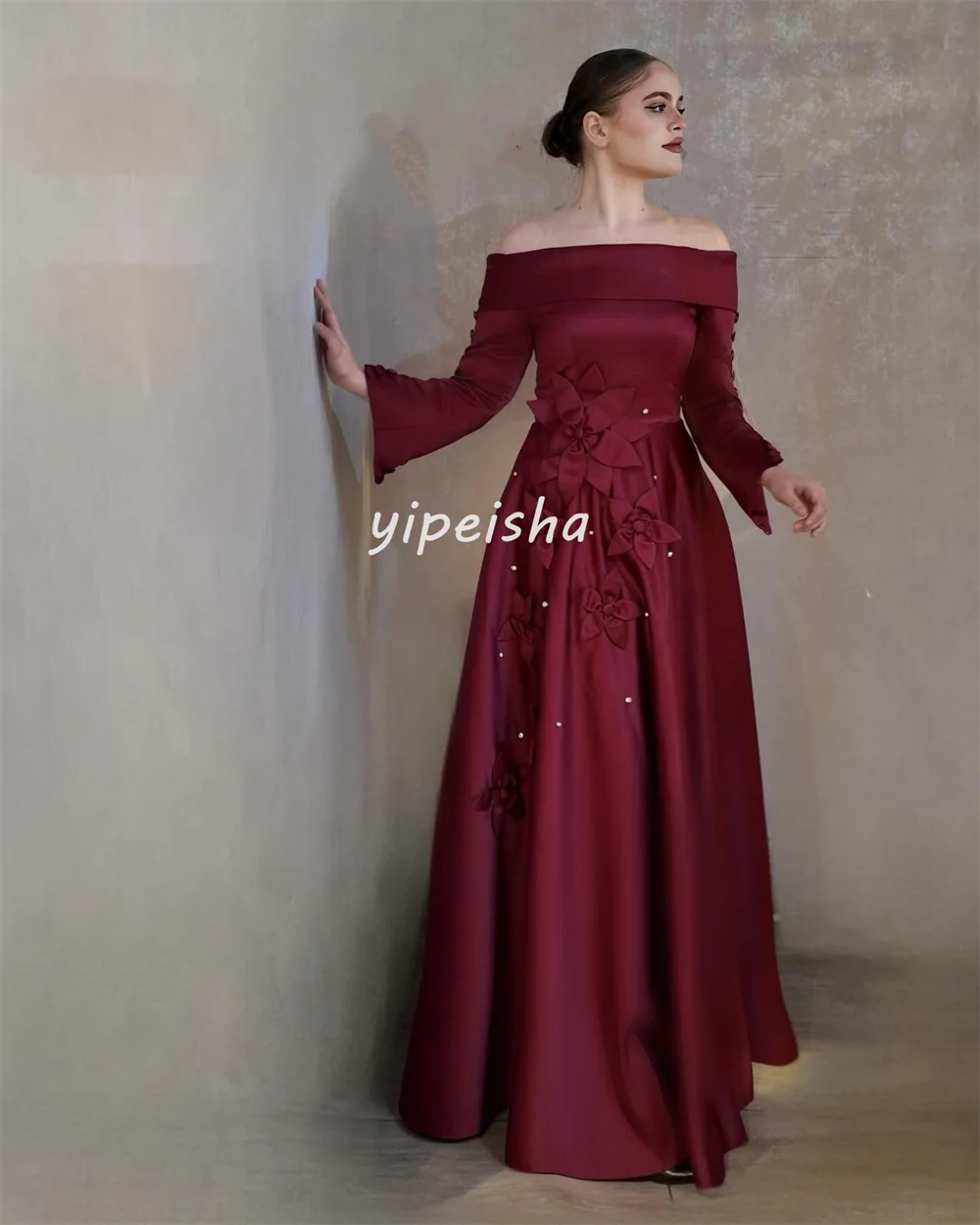 Abiti lunghi con spalle scoperte e strass con bottoni floreali fatti a mano in charmeuse abbinati su misura Abiti da cerimonia su misura