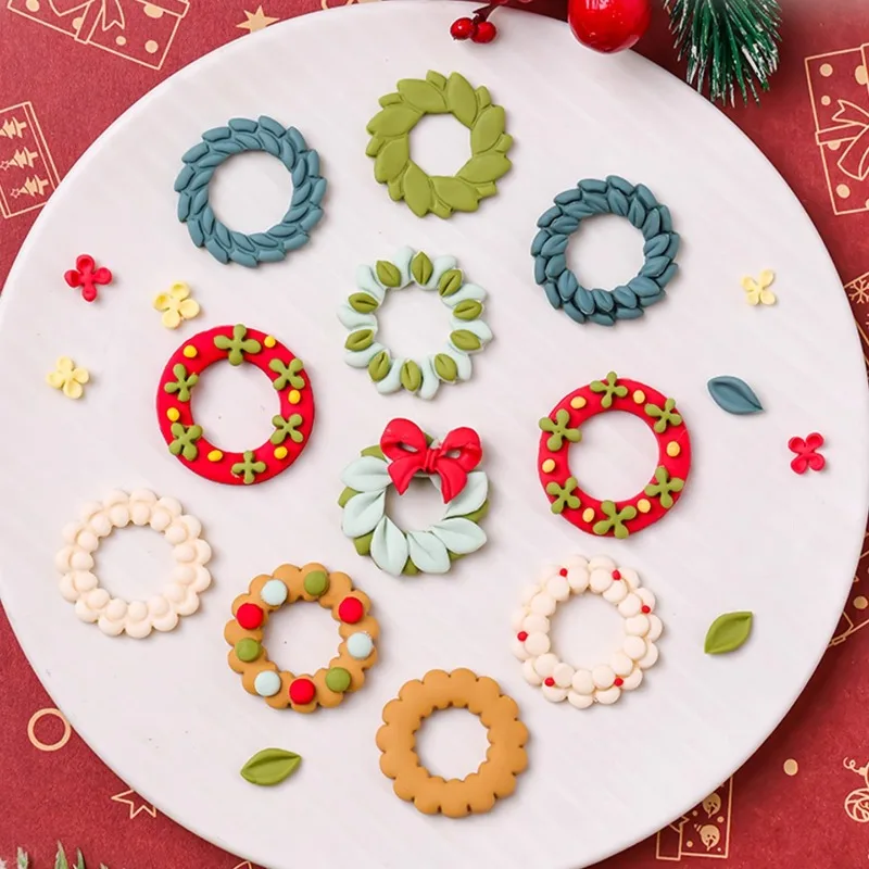 Christmas Wreath Mo…