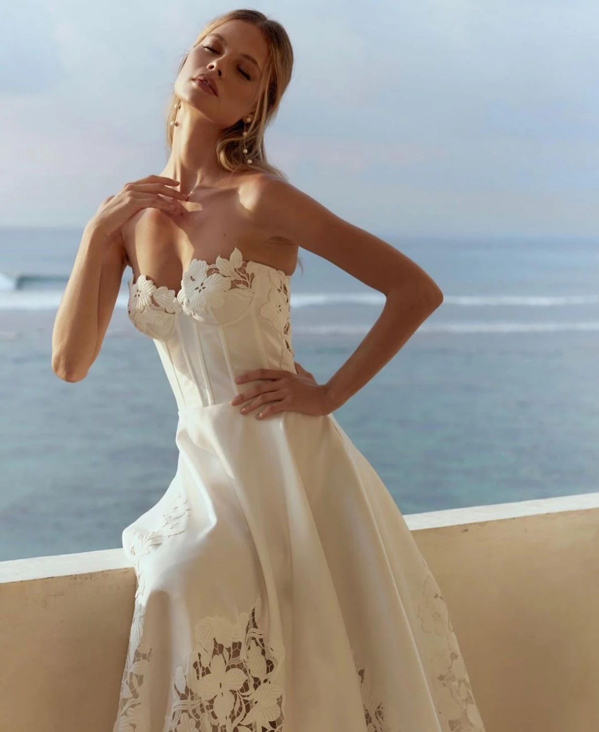 Vestidos De novia elegantes con apliques De corazón, vestidos De novia De encaje hechos a medida con botones en la espalda, vestidos De novia De encaje