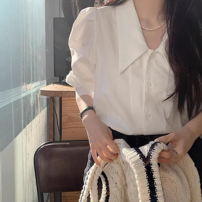 เสื้อเชิ้ตสไตล์ฝรั่งเศสสำหรับผู้หญิง เสื้อแฟชั่นฤดูใบไม้ผลิและฤดูใบไม้ร่วง แขนพอง คอแหลม ดีไซน์เก๋ไก๋