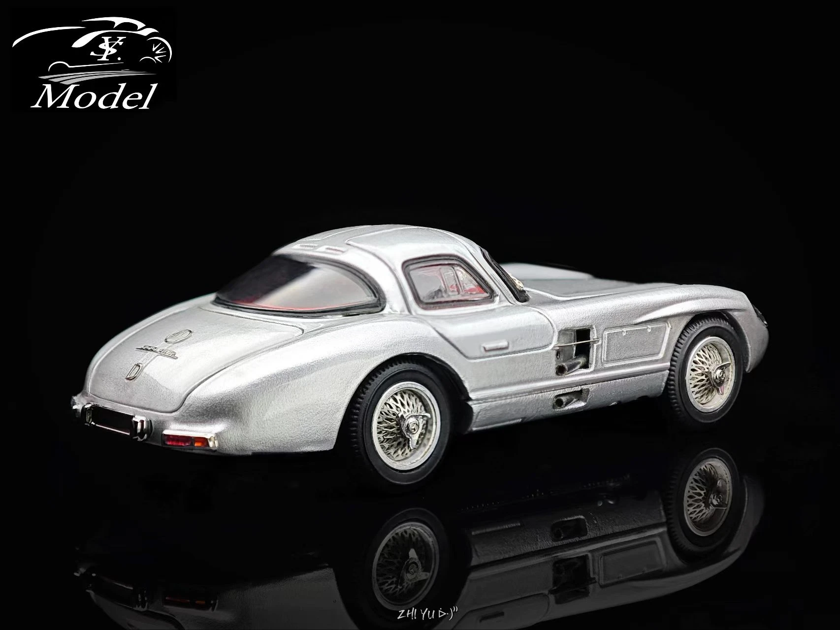 **Pre-order **YS 1:64 SL Class Mk1 300 SLR(W196S) 1955 Uhlenhaut Coupe Silver Model Car