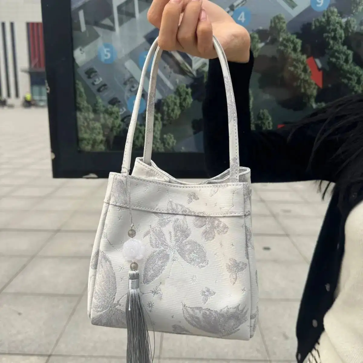 

Bloom Chinese Style Sier Bucket Women Sweet Cool Butterfly Embroidery Purse Hand Bag Ladies Haruku Handbag Aesthetic