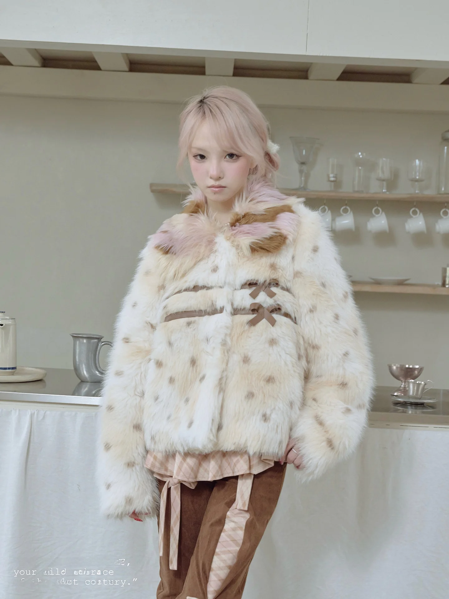 

Коричневая кожаная куртка с узором в виде узлов, из экологически чистого меха, женская, удобная, теплая, износостойкая, декоративная