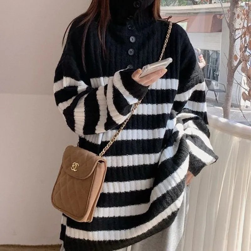 

2022 New Arrival Women Loose Casual Long Sleeve Turtleneck Button Design Sweater All-matched Knitted Striped Sweaters P953