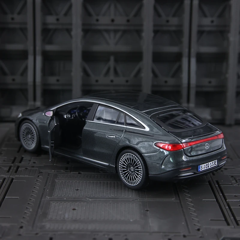 Modellino auto in lega Mercedes Benz EQS Maisto 1:24, decorazione da collezione, le porte possono essere aperte, ricco di dettagli