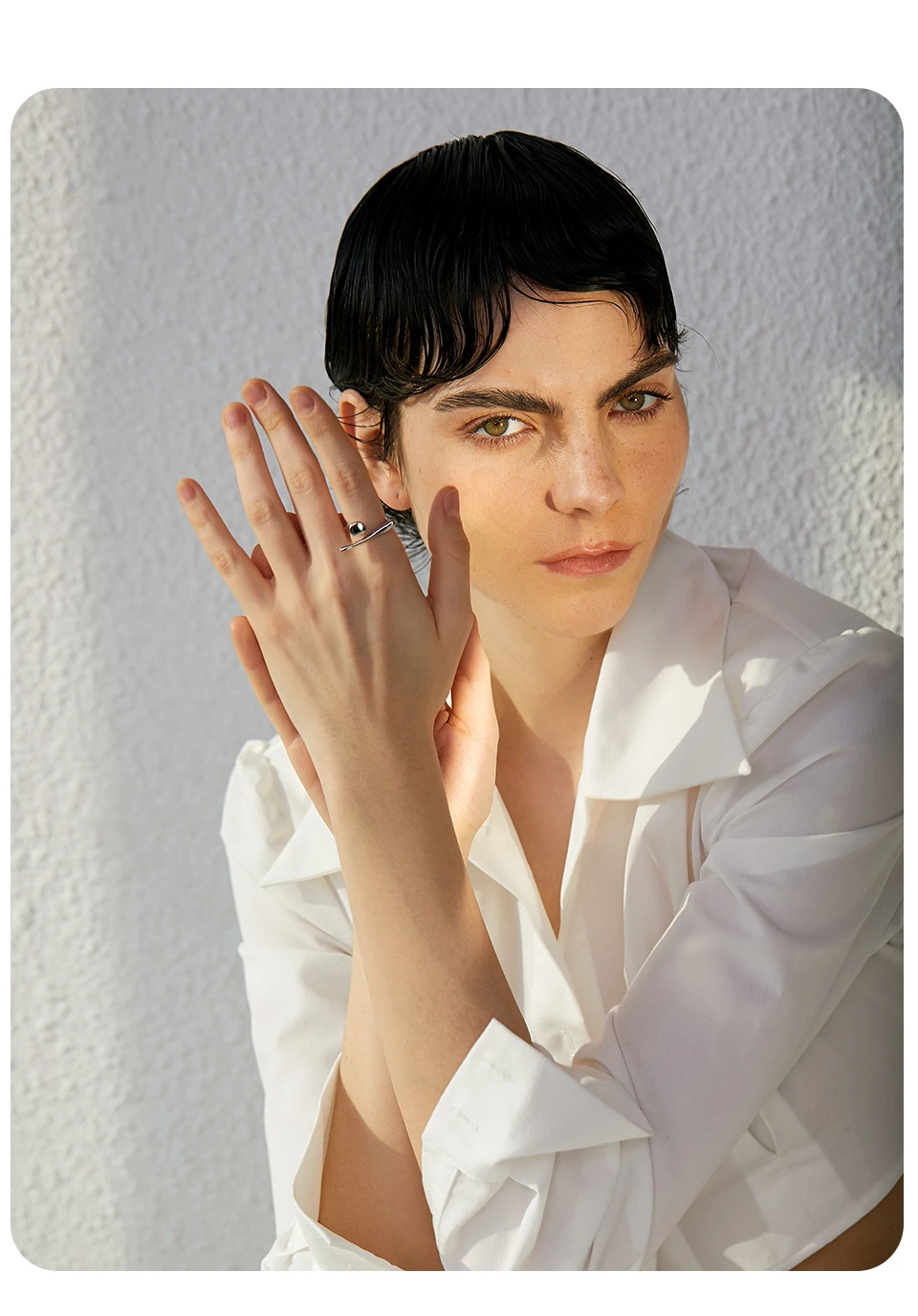 Yhpup Chic Edelstahl Persönlichkeit Minimalistischer edler Ring 18 Karat Gold Farbe Stilvoller einzigartiger Fingerschmuck für Frauen Wasserdicht – Detail 1