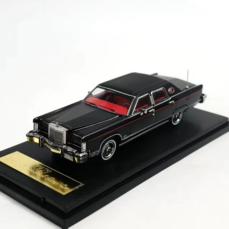 Turning Crush Sunstar 1:64 Lincoln Continental 1979 City, Cast Alloy Model Car, Boys' Toy, Adult Collection Decoration Item.