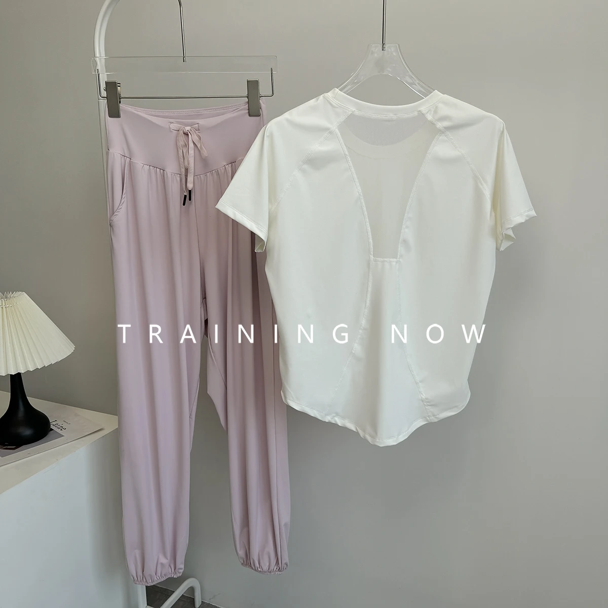 

Спортивный костюм для женщин, летний свободный тонкий костюм для пилатеса, йоги, профессиональный бег, скоростная сушка, фитнес, брюки с короткими рукавами