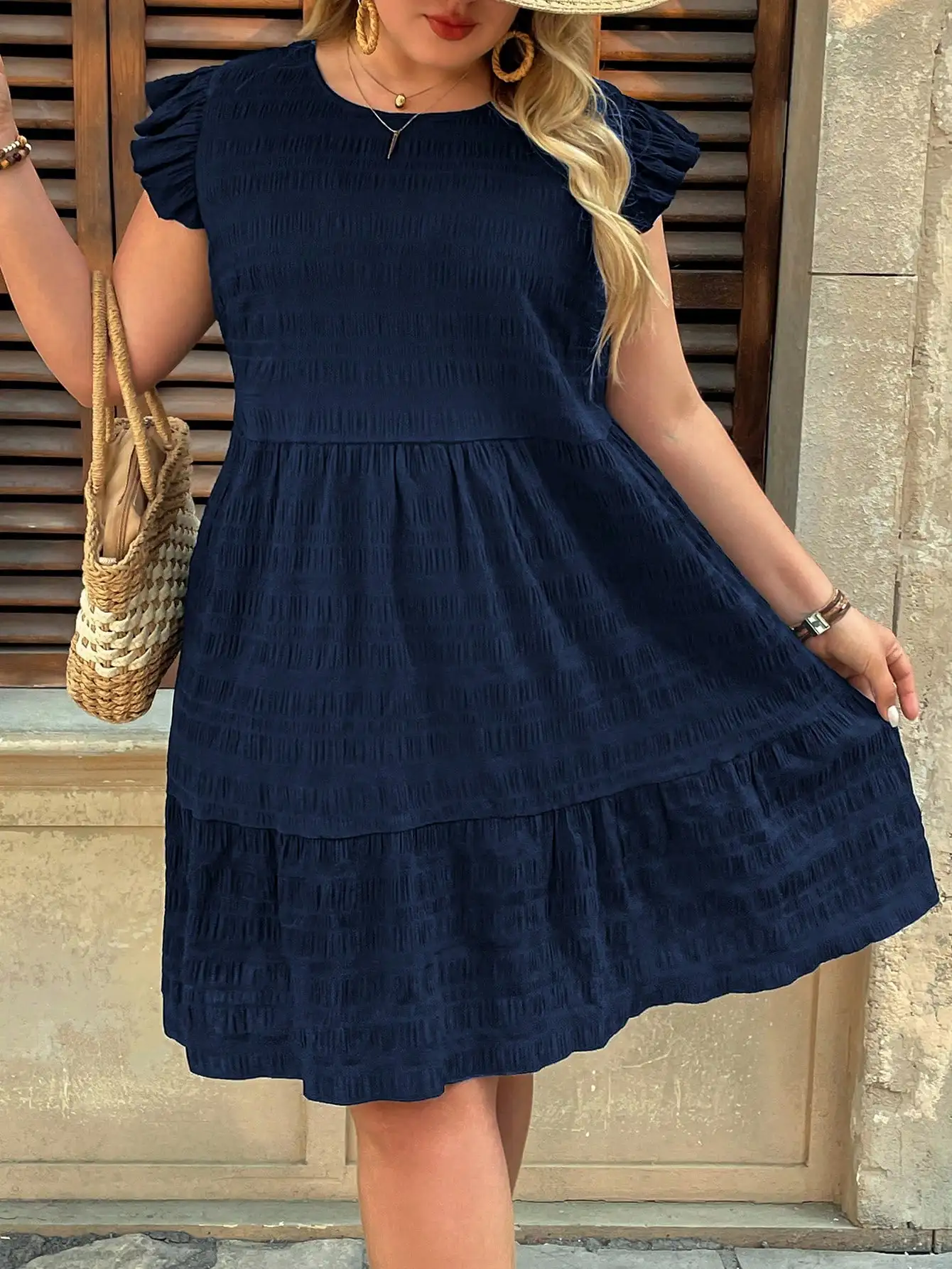 

Темно-синее летнее платье А-силуэта с рукавами-крылышками и многоярусными оборками для повседневной носки