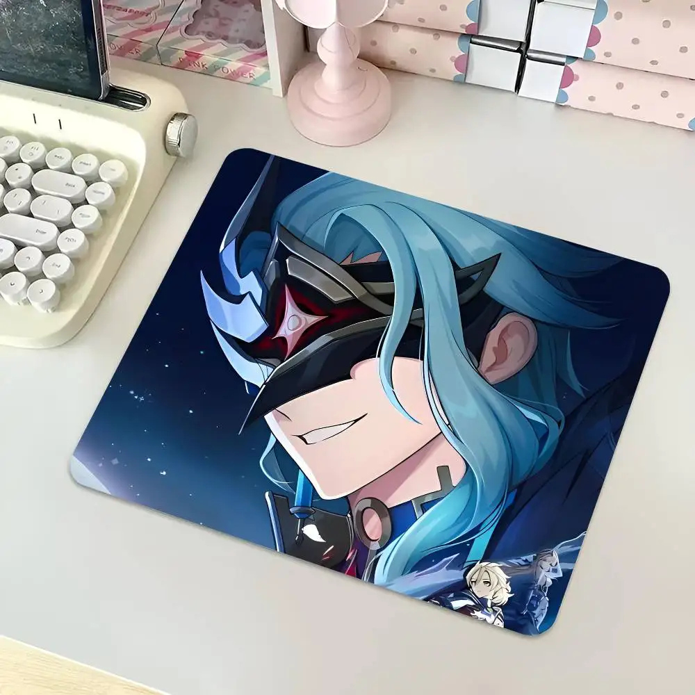 GENSHIN IMPACT A Traveler On A Winters Night Small LockEdge Mouse Pad For Gamers Computer Desk Pad Rectangular Anti-slip Rubber