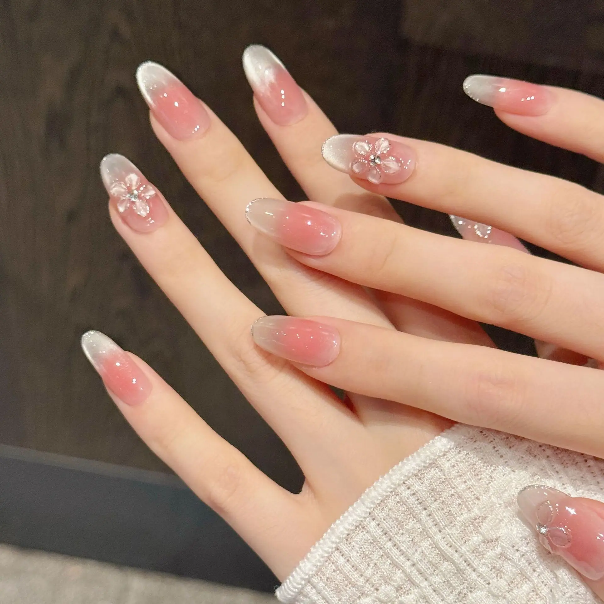 

10pcs Gradient Nude Pink Full Cover Nail Tips Flower Mid-length Oval Handmade Fake Nails Art Simple Reusable Press on Fake Nails