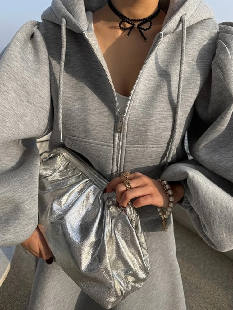 シックで多用途なパーカー スウェットシャツ トップとシンプルなハイウエスト スカートのツーピースセット 女性用 Ele Outfit 春秋