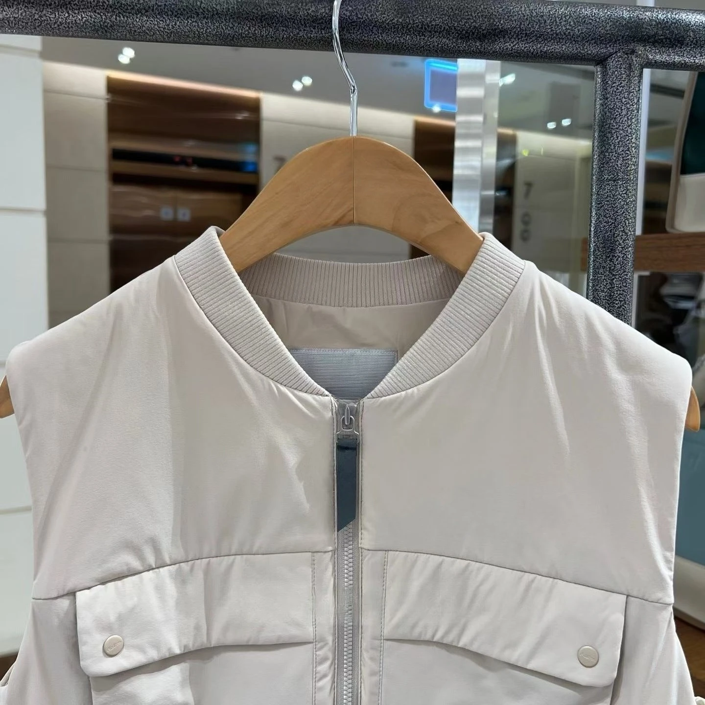 2026 Spring Women’s Lightweight Zip Up Vest 3D Pocket Cool Touch Ultra Thin Fabric Slim Casual Outdoor Sleeveless Jacket
