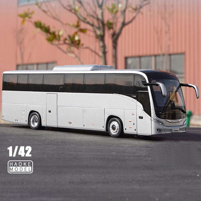 1:42 Scale Yutong Bus T12E Highway Tour Bus Simulation Alloy Car Model Static Display Collectible Gift Souvenir Decoration