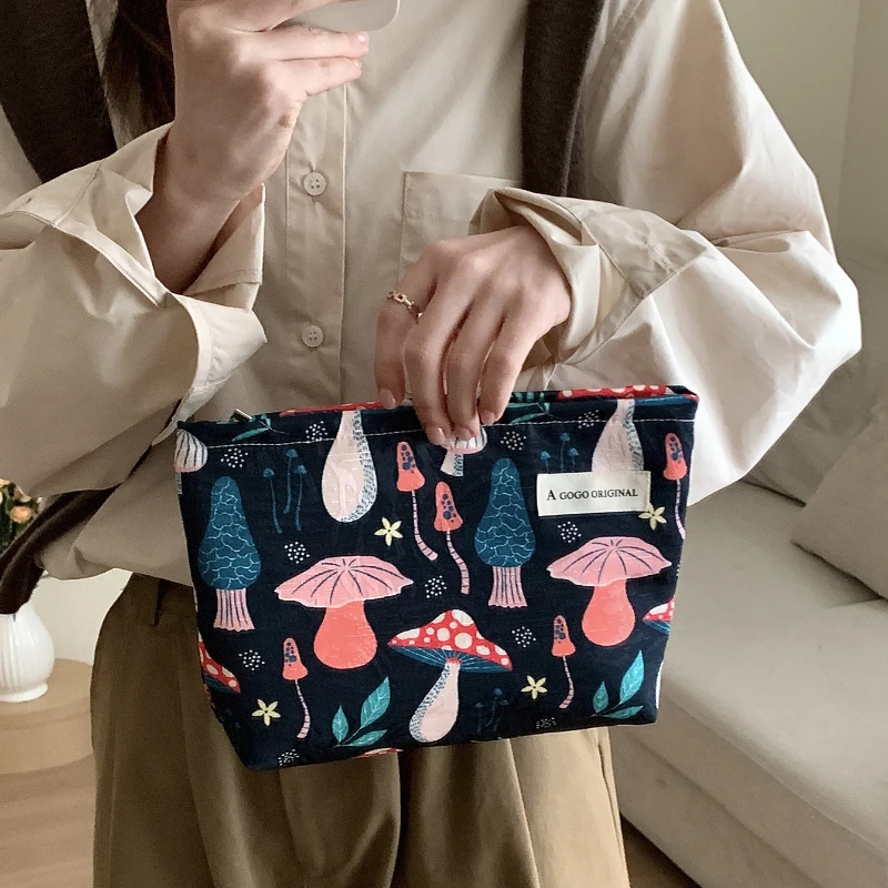 1PC Mushroom Pattern Cosmetic Bag Travel Makeup Bag Multi-function Cosmetic Storage Pouch Suitable for Women and Men Gift