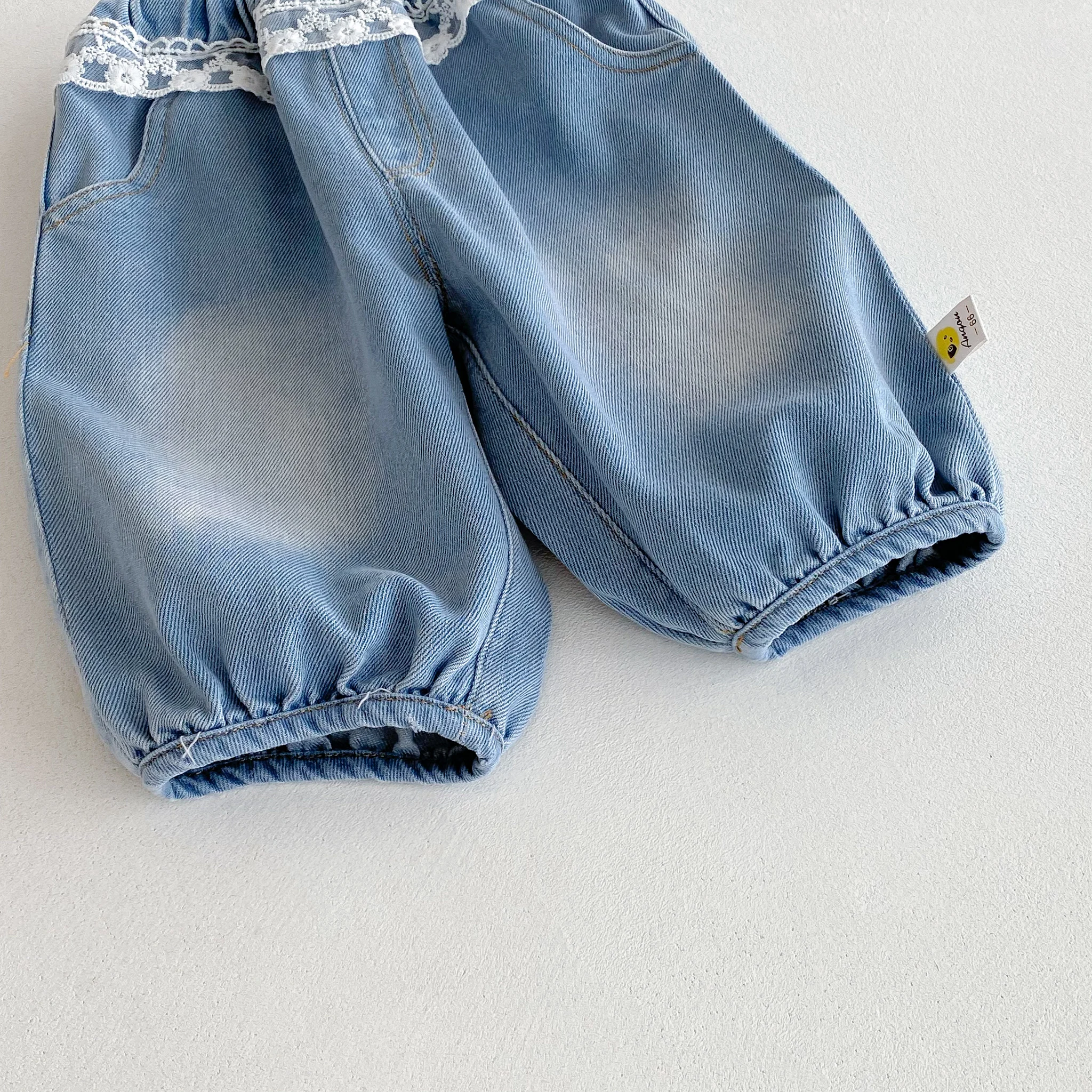 Lange Jeanshosen für Mädchen, lässige Herbsthosen mit Spitzenbesatz, klassische Damenjeans mit enganliegender Passform – Detail 6