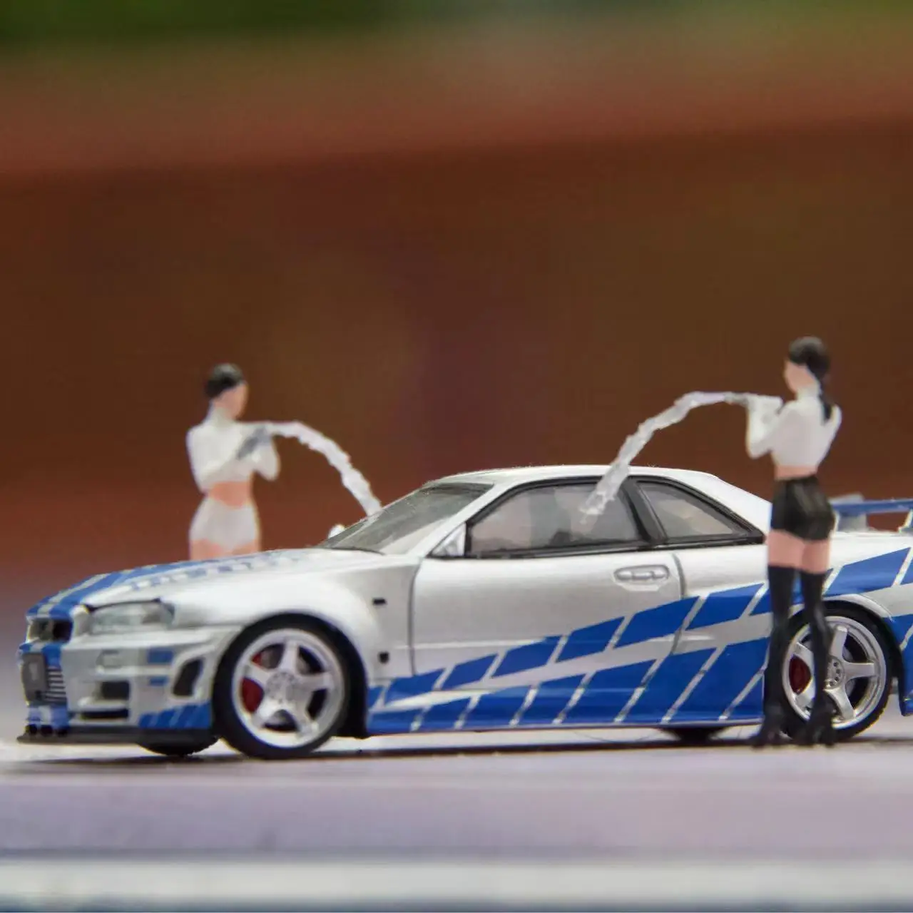 โมเดลฟิกเกอร์สาวล้างรถขนาด 1:64 สำหรับฉากจำลองบนโต๊ะทราย อุปกรณ์ตกแต่งไดโอรามา