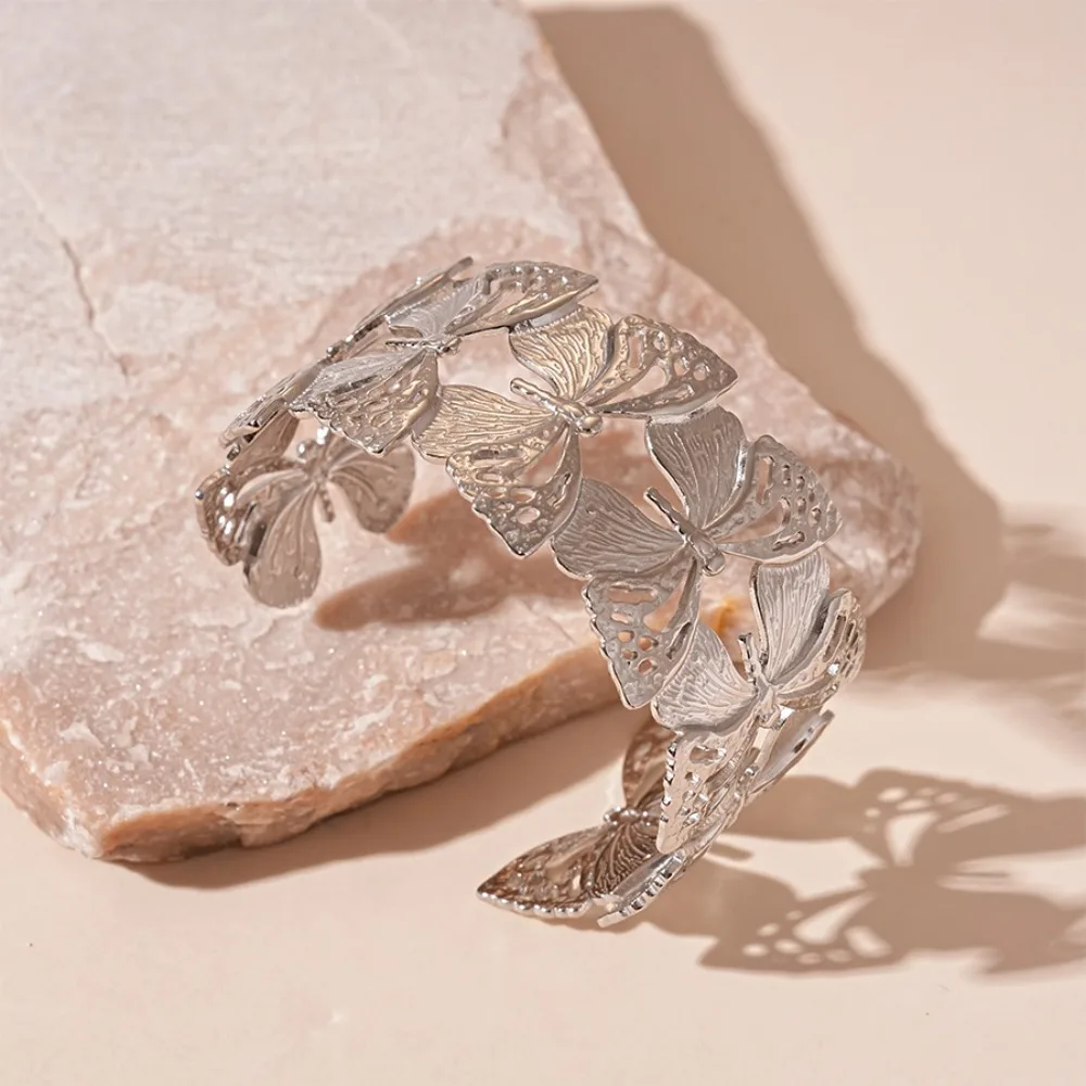 المعادن واسعة مفتوحة الإسورة قطرة الماء شكل فراشة الكفة أساور مجوهرات اكسسوارات الأقلية تصميم سوار مبالغ فيه