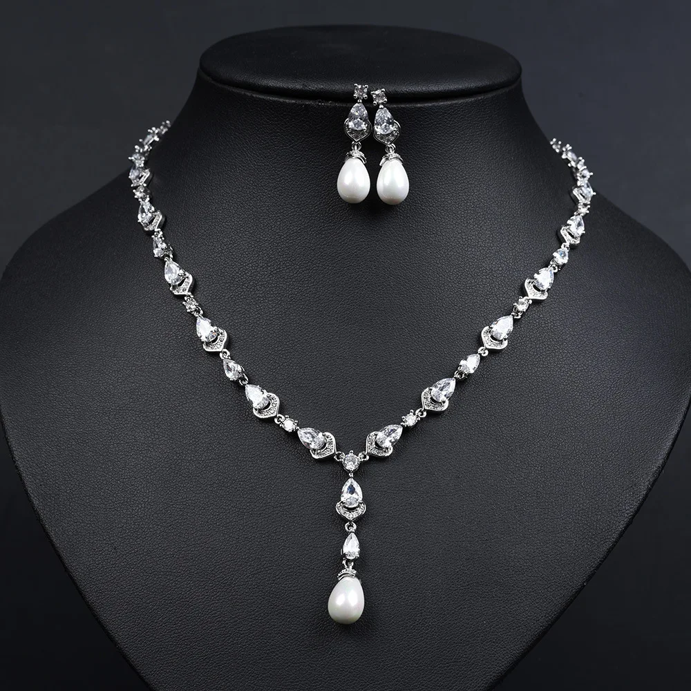 

Bridal Jewelry Set with Collarbone Chain, Hollowed Out Water Droplets, Pearl Pendant Necklace, Copper Zircon Earring Accessories