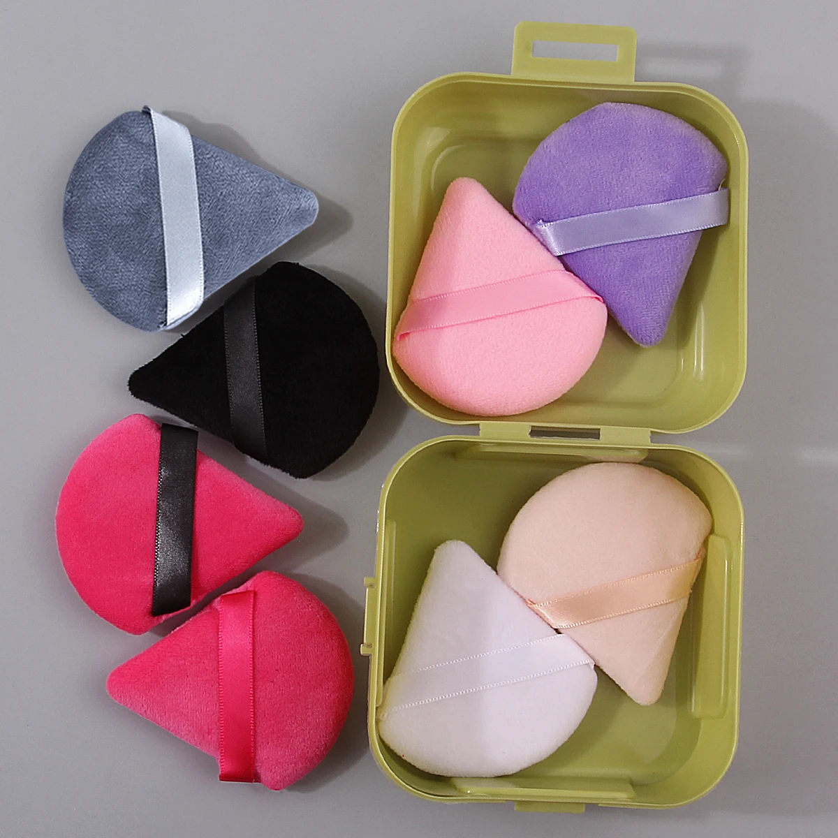 8 STKS multi-color super zachte massaal driehoekige poederdons set make-up tools komen met een 1 STKS grote capaciteit opbergdoos