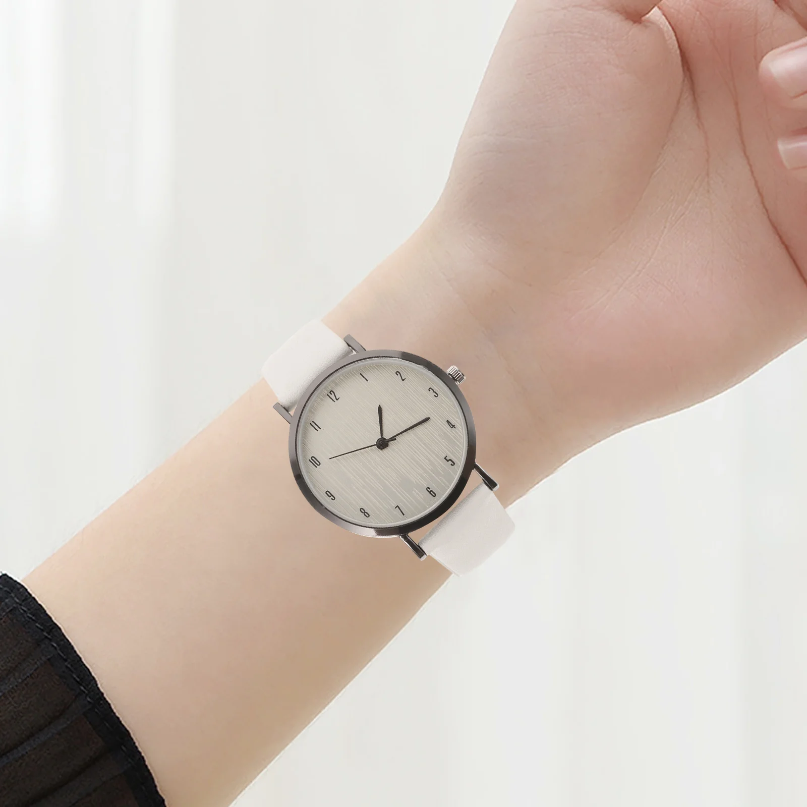 

Quartz Watches Women Stylish Strap Wrist Watch Wood Dial Fashion Casual Accessories Precise Timekeeping Ladies Watch