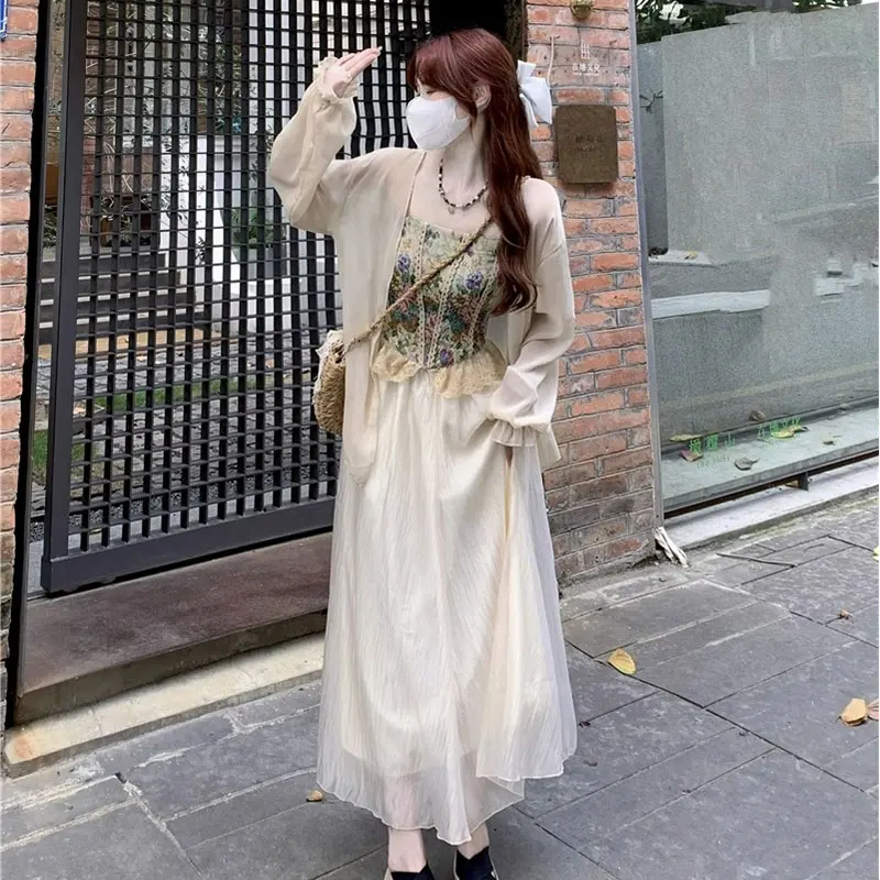 2024 Summer Elegant Fashion Harajuku Slim Fit Female Clothes Loose Casual All Match Floral Vest Retro Skirts French Three-piece