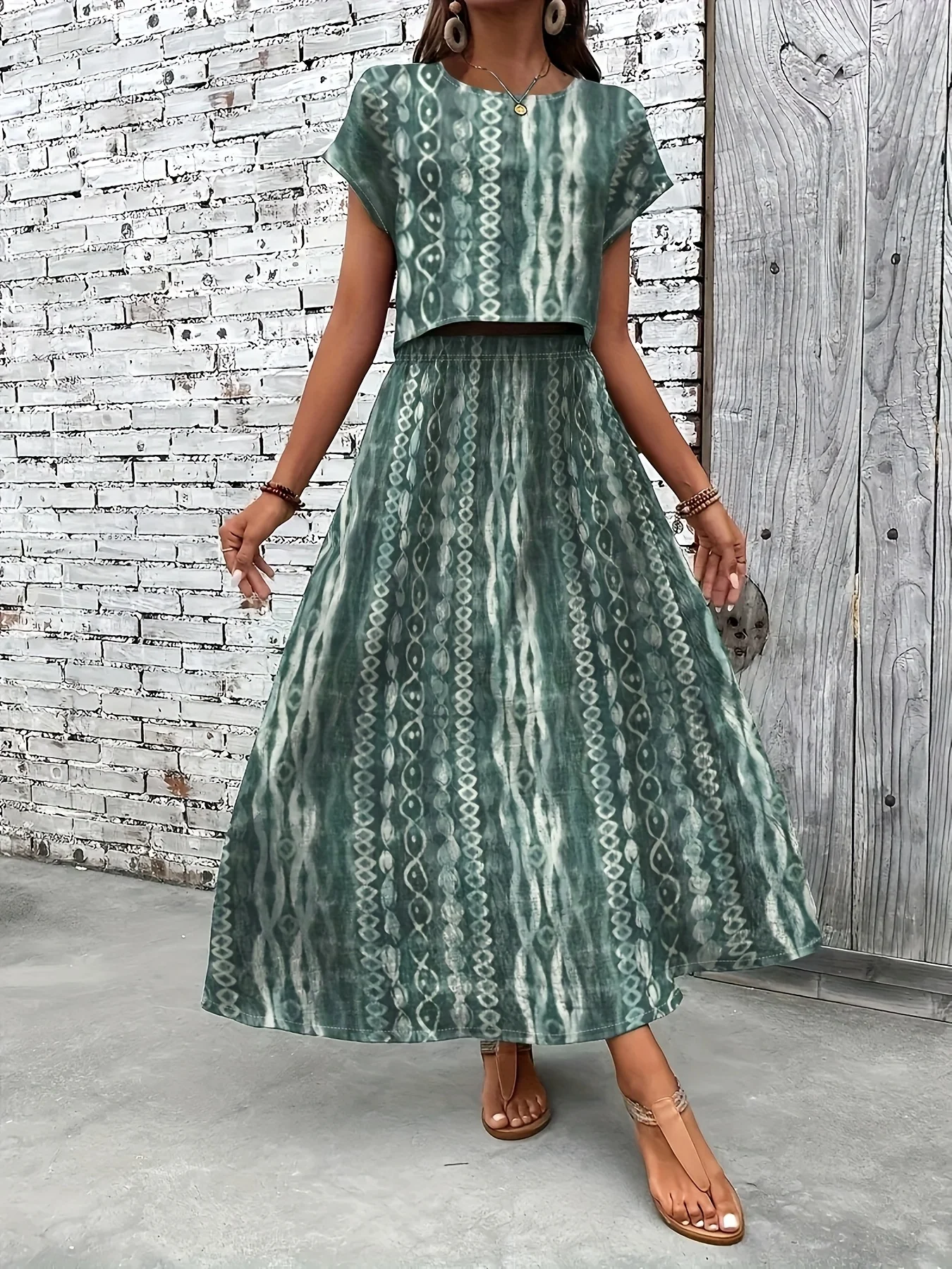 

Комплект из 2 предметов: укороченный топ и макси-юбка с темно-зеленым тай-дай принтом для женщин больших размеров – повседневный/отпускной стиль в стиле бохо (0XL-4XL)