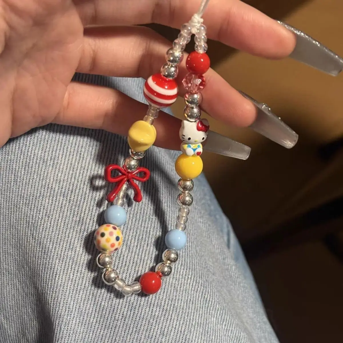 Kawaii Cartoon-Kätzchen Handyband, Mehrfarbiger Handgefertigter Perlenriemen mit Schleifenanhängern, Niedlicher Taschen-Schlüsselanhänger Geschenk – Detail 4