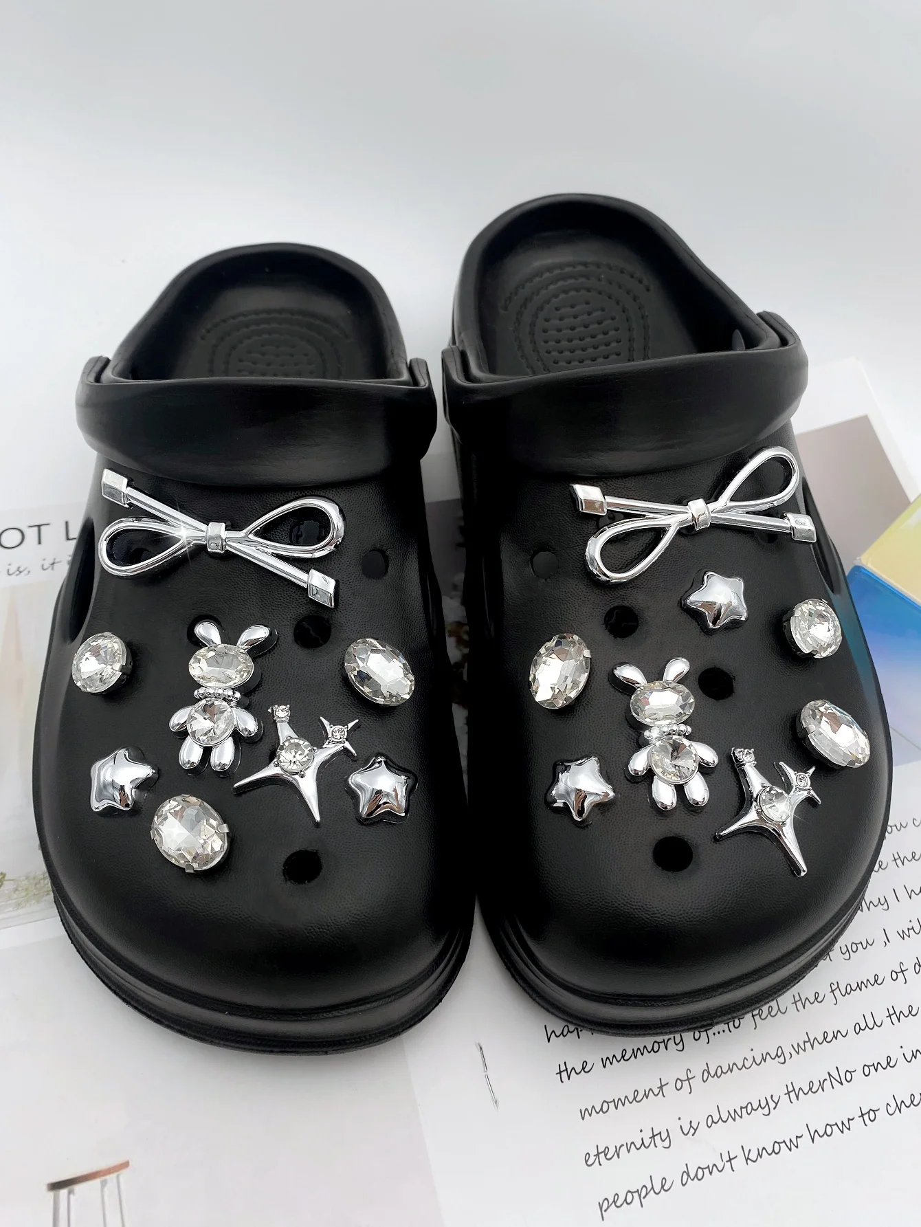 

16 pieces of silver bow, five-pointed star, ABS round diamonds rabbit, point to drill four star shoe buckle DIY decoration, suit