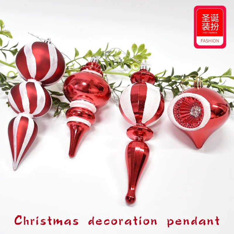 Christmas tree decoration with red and white gourds, onion balls