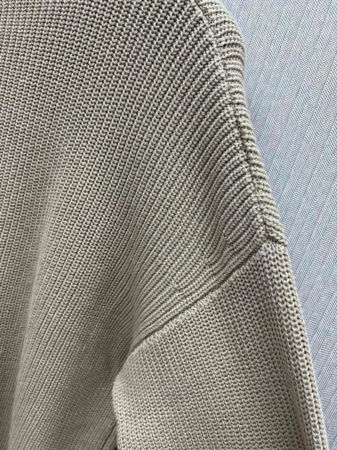 เสื้อสเวตเตอร์ไหมพรมแขนยาวทรงหลวม คอตั้งติดกระดุม สไตล์เงินเก่าแบบอิตาลี LP รุ่นต้นฤดูใบไม้ร่วง 25