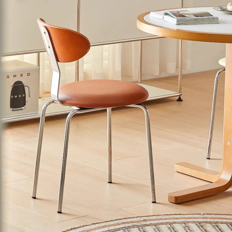 طاولة طعام منزلية بسيطة وحديثة وكراسي خفيفة فاخرة من باوهاوس كرسي خلفي للترفيه مصمم على الإنترنت في العصور الوسطى الشمالية