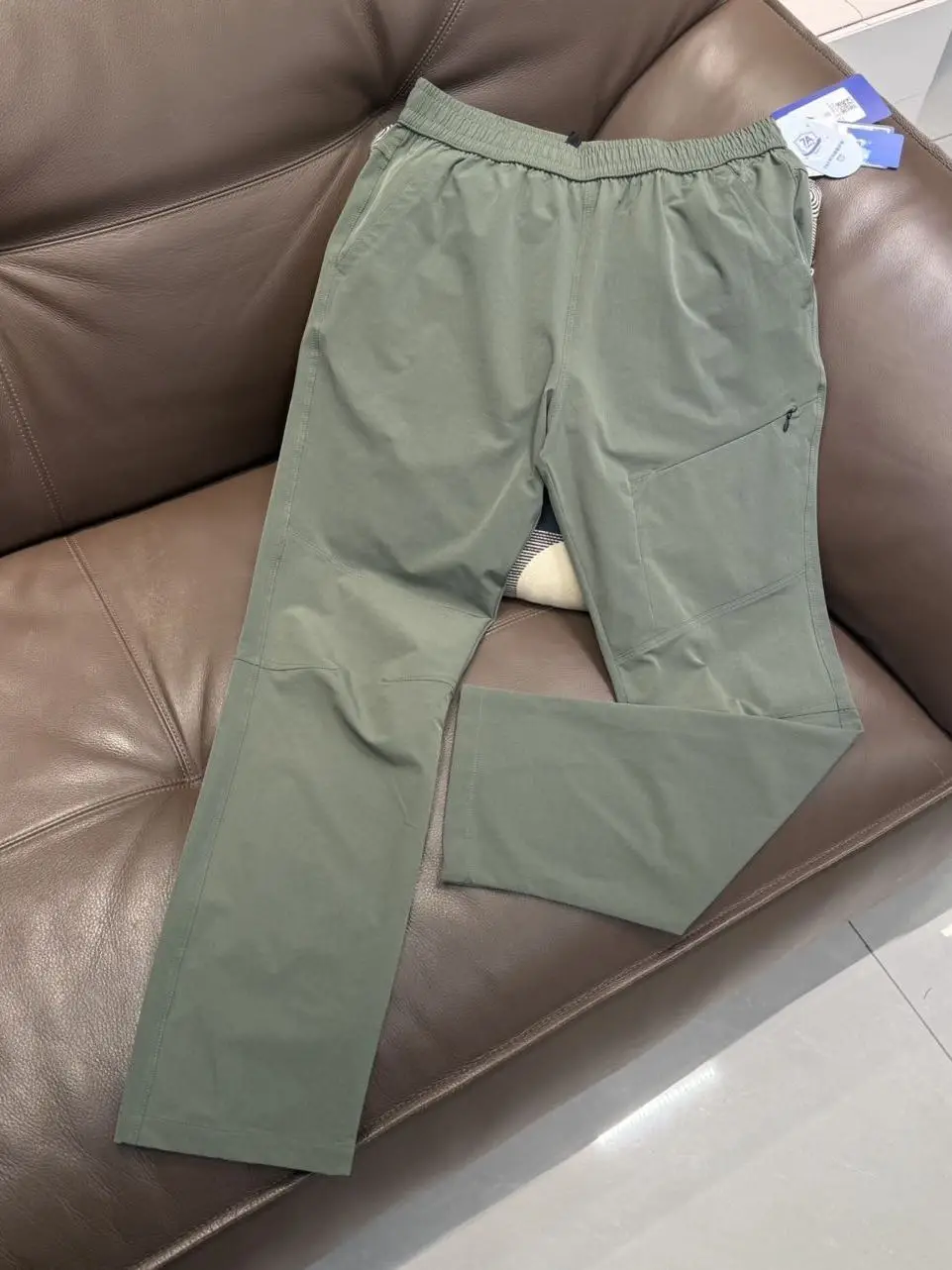 

Men's Outdoor Sports Casual Pants Three-Proof Technology Fabric Elastic Waist Long Pants Straight Leg Fit All Seasons