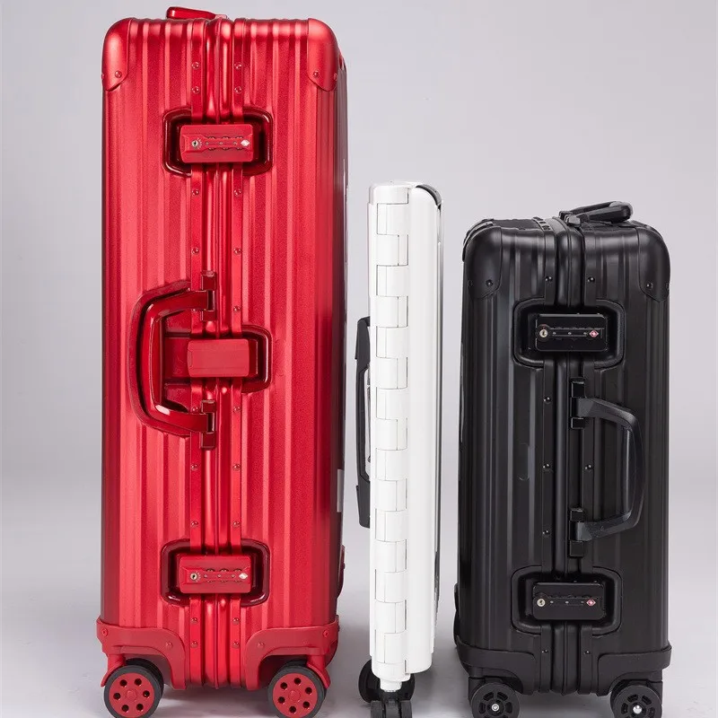 A mala dobrável com tirante e senha de 20 polegadas pode ser registrada.