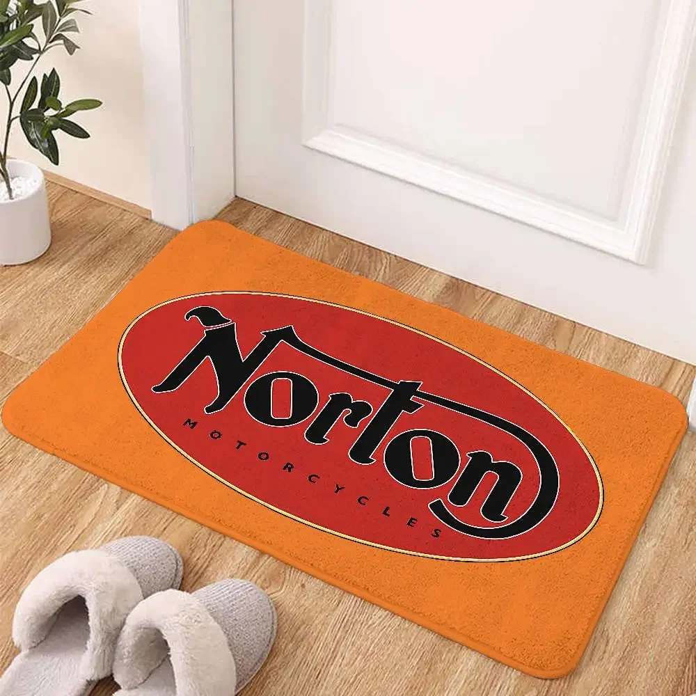 N-NORTONS دراجة نارية شعار الكلمة حصيرة الحمام ماصة حصيرة بسيطة باب الأوساخ مقاومة حصيرة المنزل المطبخ حصيرة القدم حصيرة دخول حصيرة