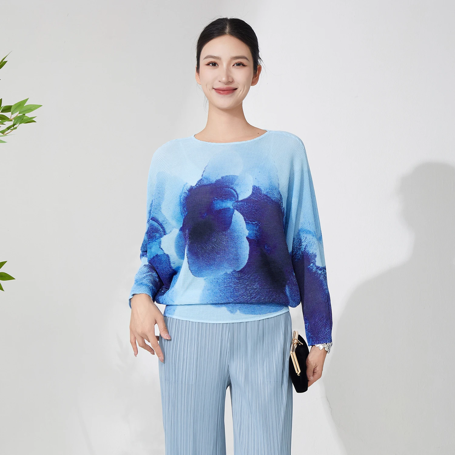 

Factory Direct Quick Delivery Women's Elegant Tops Loose Large Size Bat Sleeve Shirt Elastic Casual Miyake Pleated T-shirt