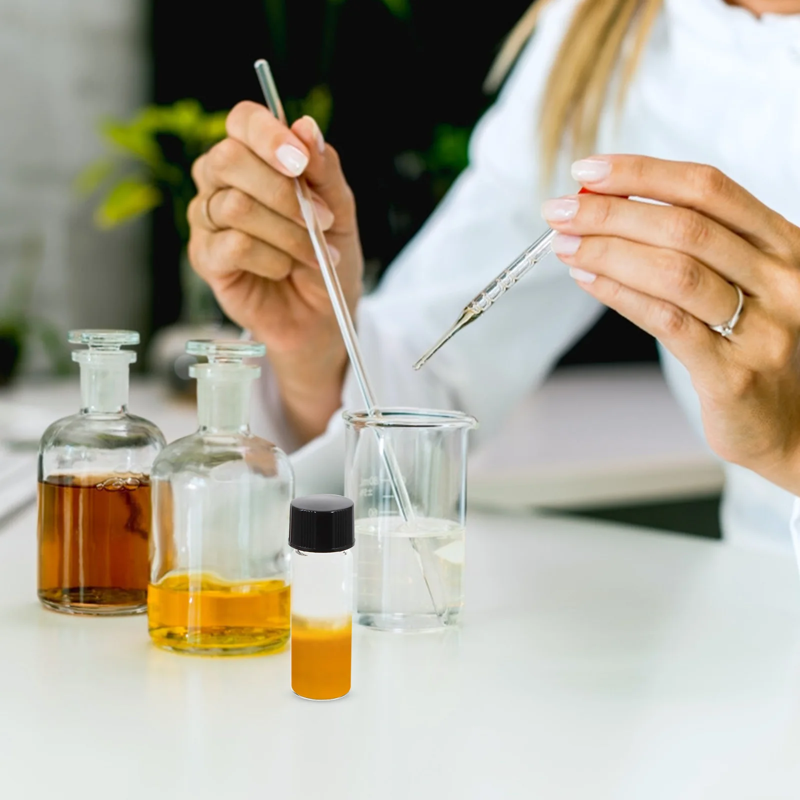 

25Pcs Glass Sample Bottles Clear 4ml Refillable Vials Leakproof Essential Oil Storage Bottles Transparent Vial