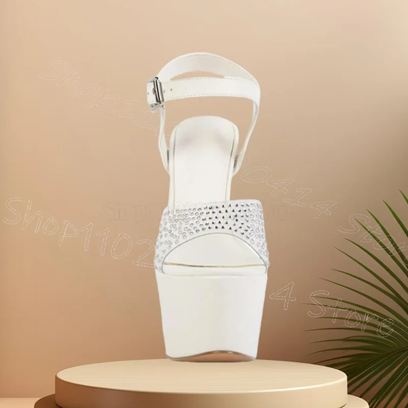 الأبيض بولي كلوريد الفينيل حجر الراين كعب معدني صنادل أرضية مشبك حزام النساء أحذية رقيقة عالية الكعب حفلة يؤرخ 2025 Zapatos Para Mujere