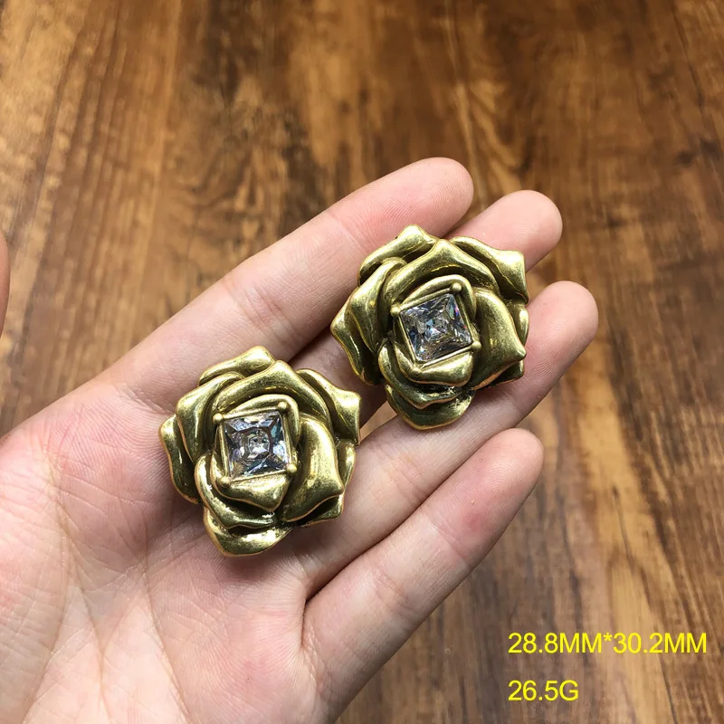 Retro  exquisite small three-dimensional flower pendant necklace stud earrings ring copper material distressed gold jewelry