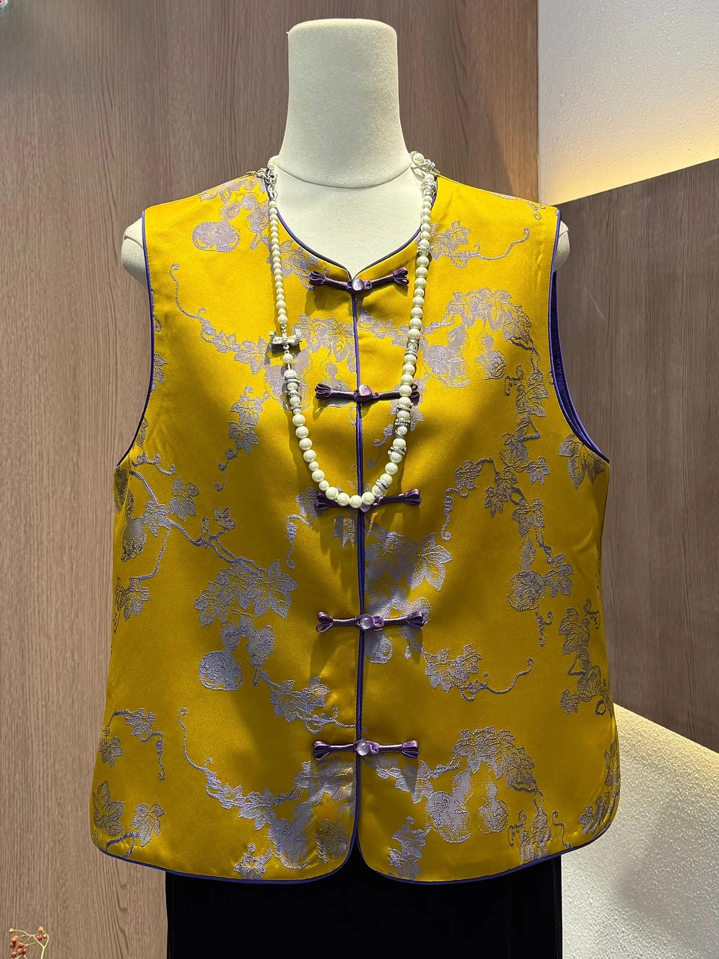 

Ele Satin Embroidered Top Chinese Sle Button Bal Vest New Year Celebration Clothing Loose Fit Cardigan Svel