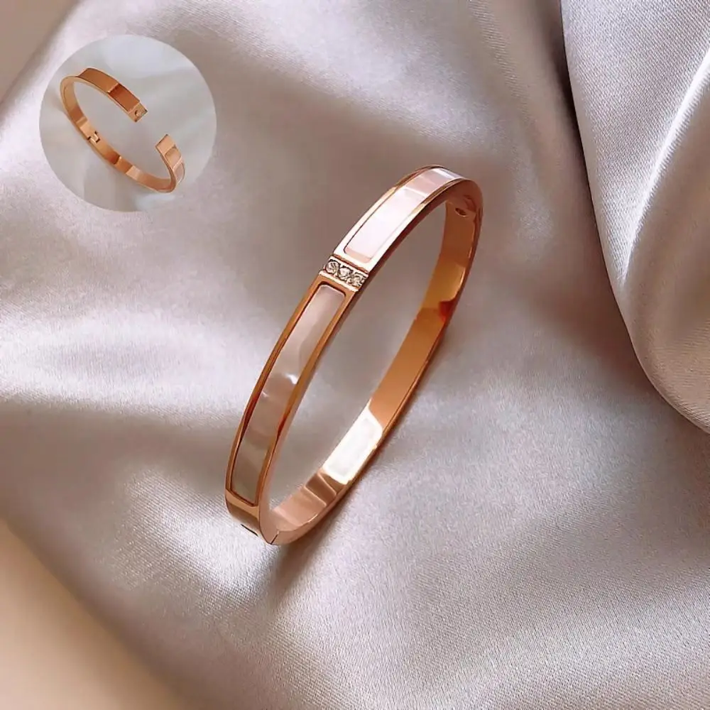 

Rust-proof Simple Style Shell Mother Bracelet Luxury Ins Design Titanium Steel Bangles Fashion Gift Couple Bracelets Wedding