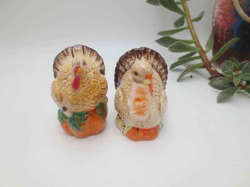 Ceramic Turkey Salt and Pepper Shaker Set, Handpainted,For Thanksgiving and Christmas