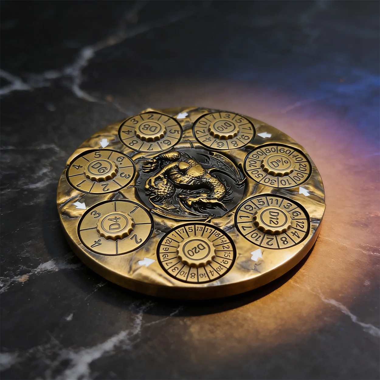 

НОВЫЕ высококачественные и уникальные металлические кубики с текстурной поверхностью, ручной работы, вращающиеся, набор из 7-в-1 коллекционных многогранных кубиков.