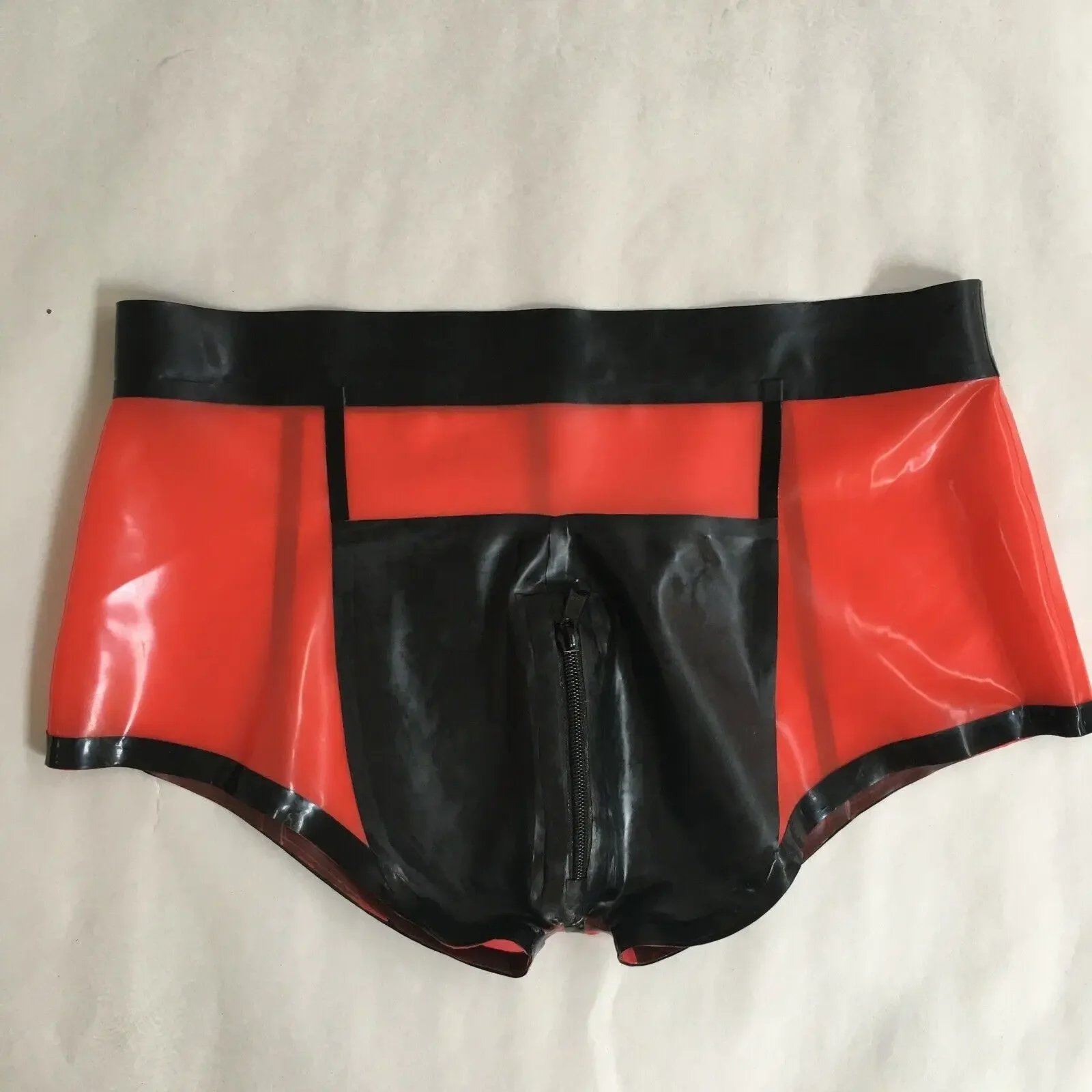 

Latex Gummi Rubber Bodysuit Kostüm Red and Black shorts pants Cosplay